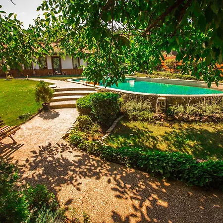 стальовата къща - Stalyovata House וילה *