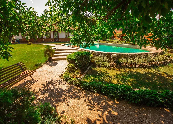 стальовата къща - Stalyovata House Vilă *