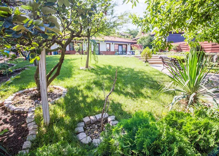 Vilă стальовата къща - Stalyovata House *