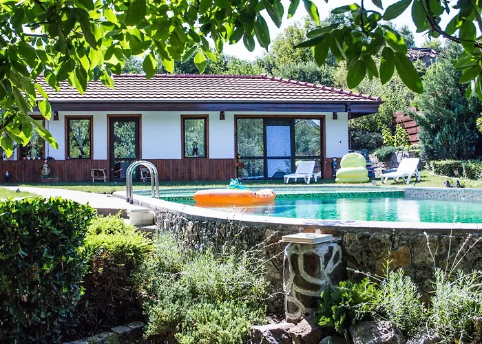 стальовата къща - Stalyovata House Vilă