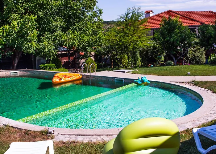 Vilă стальовата къща - Stalyovata House *