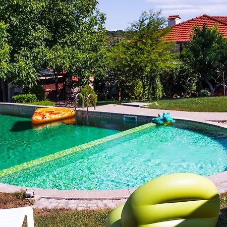 Villa стальовата къща - Stalyovata House *