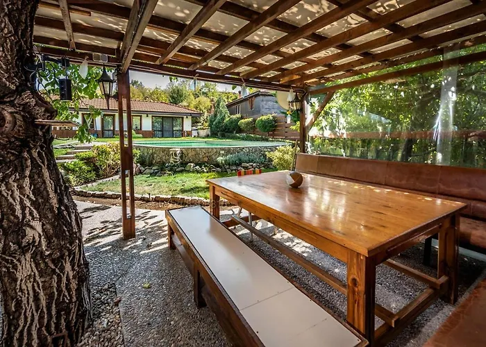 Villa стальовата къща - Stalyovata House *